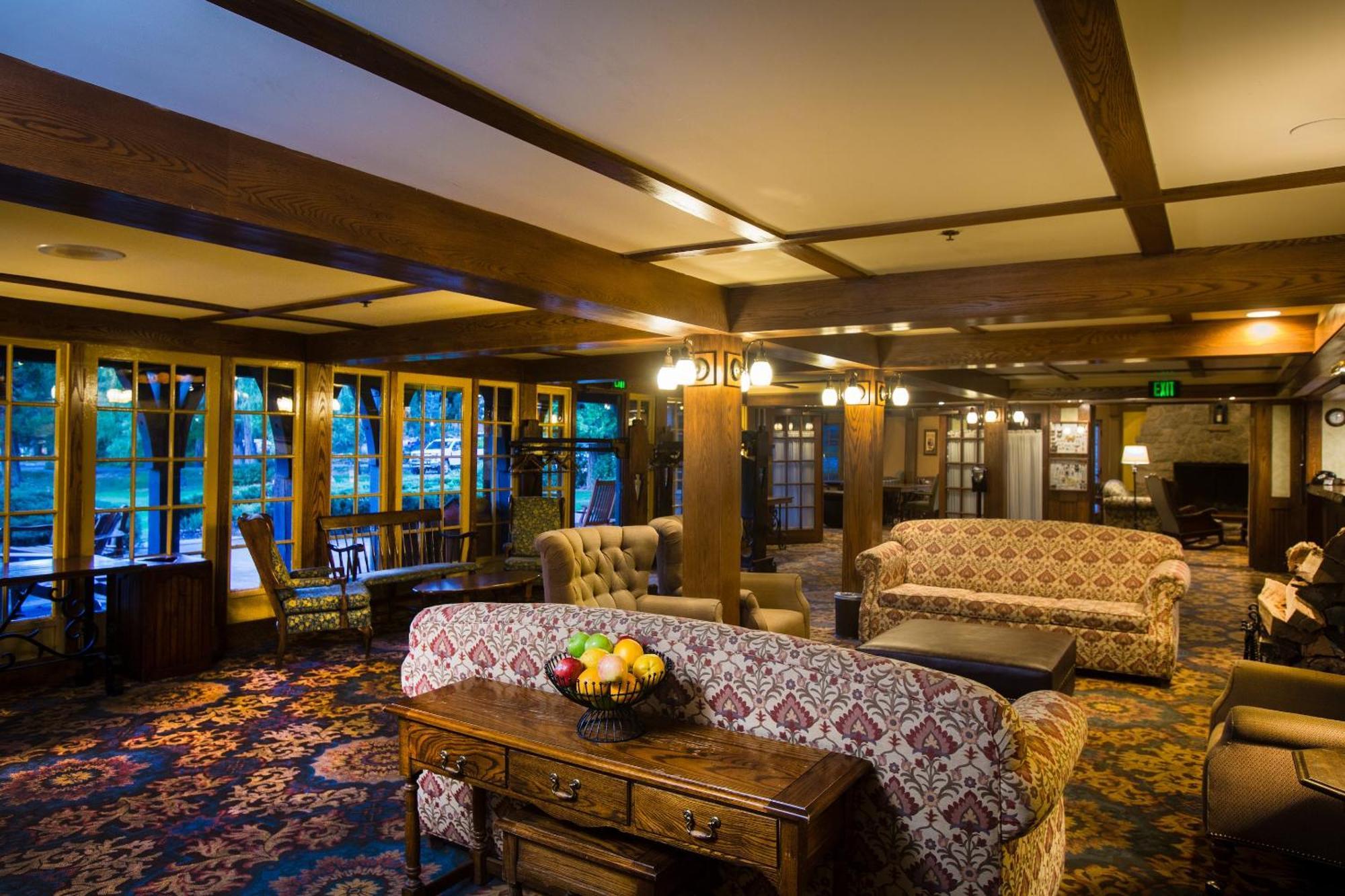 Ucla Lake Arrowhead Lodge エクステリア 写真